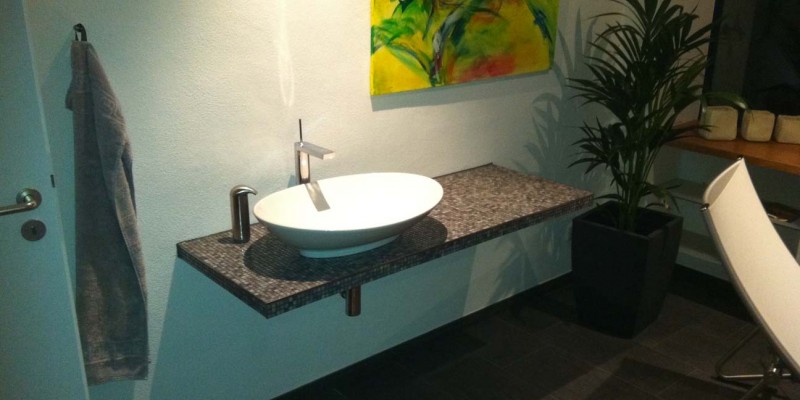 Ablage aus Jasba Mosaik 1x1cm und Jolly E60 Schiene